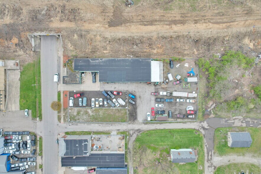More Photos Of 1359 Essex Ave, Columbus Warehouse For Sale