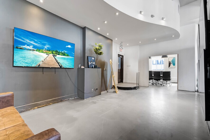 More Photos Of 43-45 Eccles St, Ottawa Office For Sale