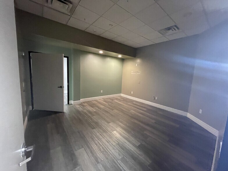 More Photos Of 10702 W Peoria Ave, Sun City Freestanding For Lease