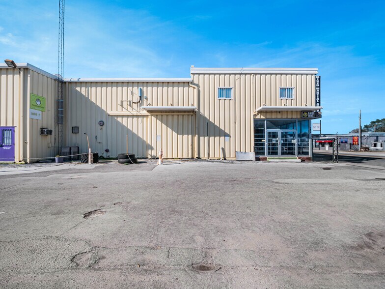 More Photos Of 1016 W Church St, Orlando Showroom For Lease