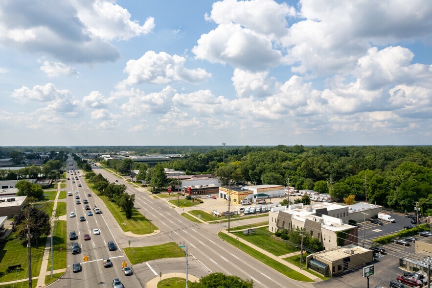 More Photos Of 22511 Telegraph Rd, Southfield Research And Development For Lease