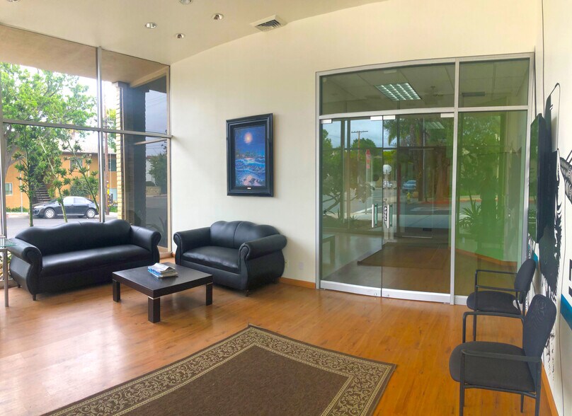 More Photos Of 433 E Canon Perdido St, Santa Barbara Office For Lease