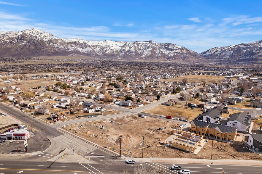 More Photos Of 2135 700 w, Harrisville General Retail For Lease