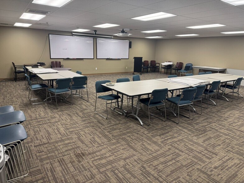 More Photos Of 2709 McGraw Dr, Bloomington Office Residential For Sale