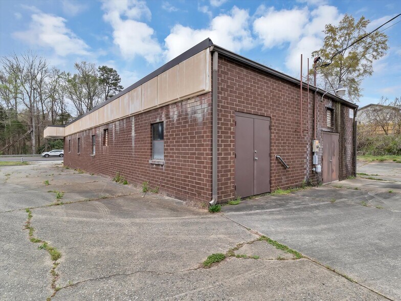 More Photos Of 225 SE Branchview Dr, Concord Freestanding For Sale