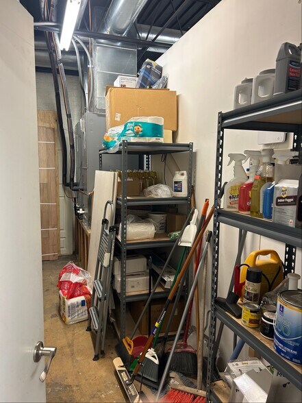 More Photos Of 1109 Dallas Dr, Denton General Retail For Lease