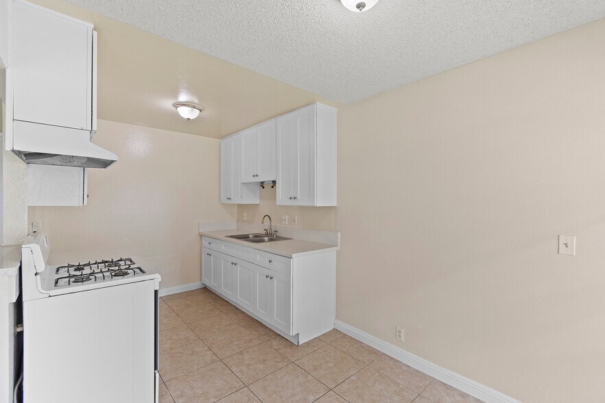 More Photos Of 3300 W Orange Ave, Anaheim Multifamily For Sale