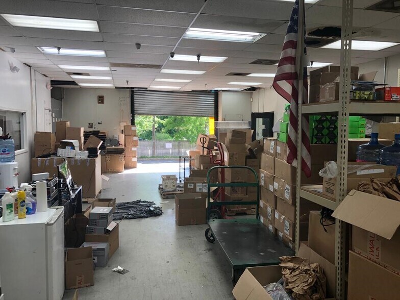 More Photos Of 206 Terminal Dr, Plainview Research And Development For Sale