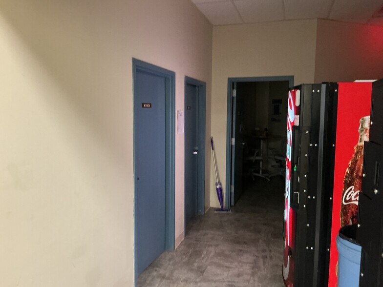 More Photos Of 3520-3528 W Two Mile House Rd, Columbus Office For Sale