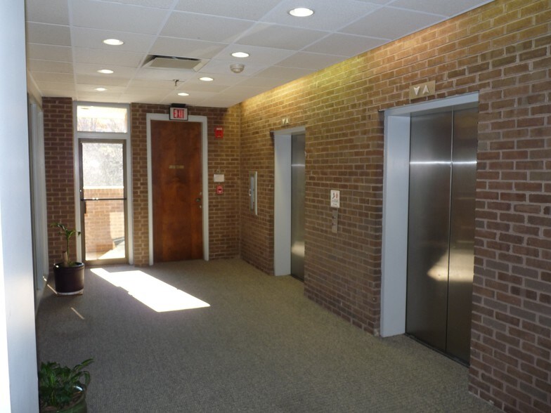 More Photos Of 5252 Cherokee Ave, Alexandria Schools For Lease