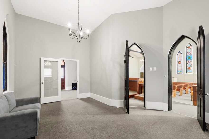 More Photos Of 311 17th St, Ashland Loft Creative Space For Sale