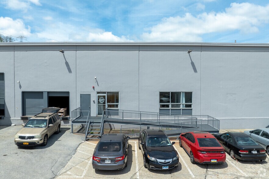 More Photos Of 4 Warehouse Ln, Elmsford Warehouse For Lease