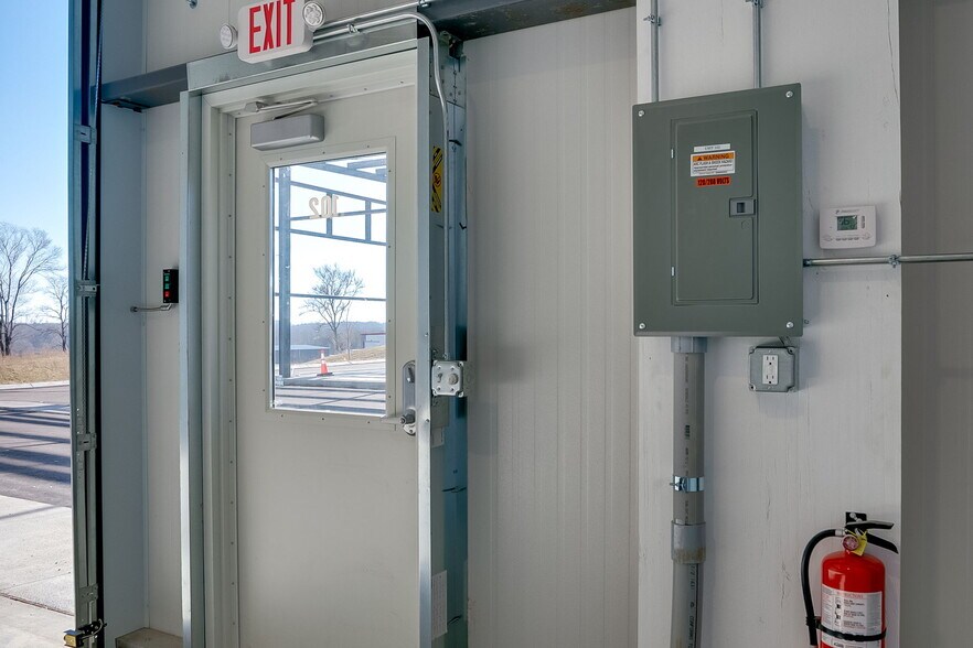 More Photos Of 24947 Larson Ln, Lakeville Warehouse For Sale