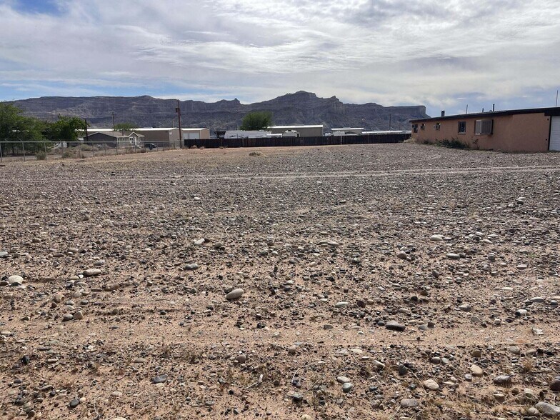 More Photos Of 50 E Concord Bridge St, Big Water Light Distribution For Sale