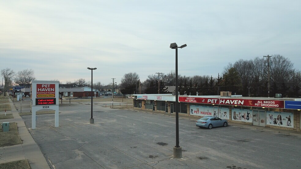 More Photos Of 2518-2536 W 13th St, Wichita Auto Repair For Lease
