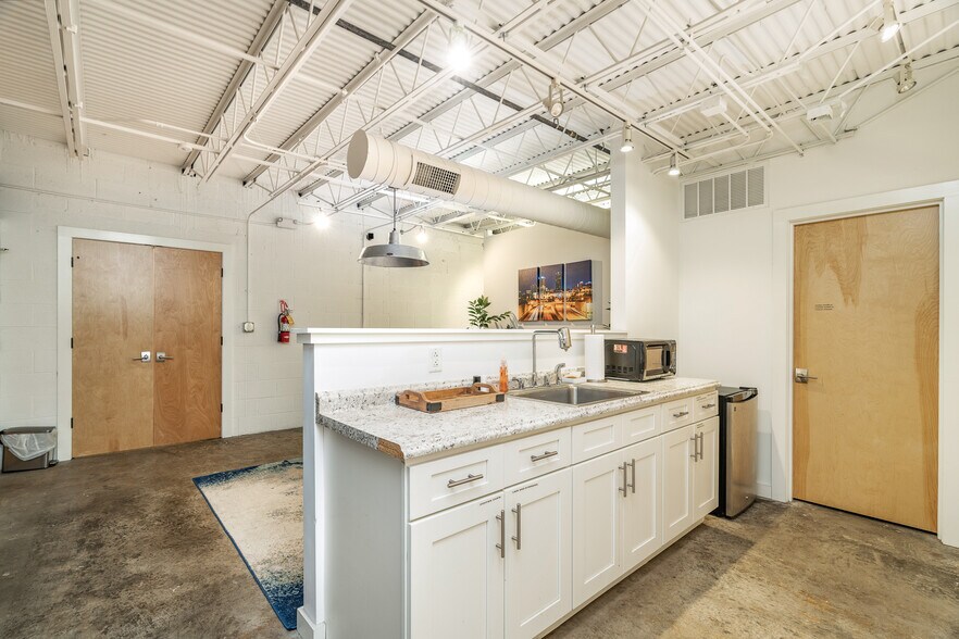 More Photos Of 2017 Ailor Ave, Knoxville Loft Creative Space For Sale