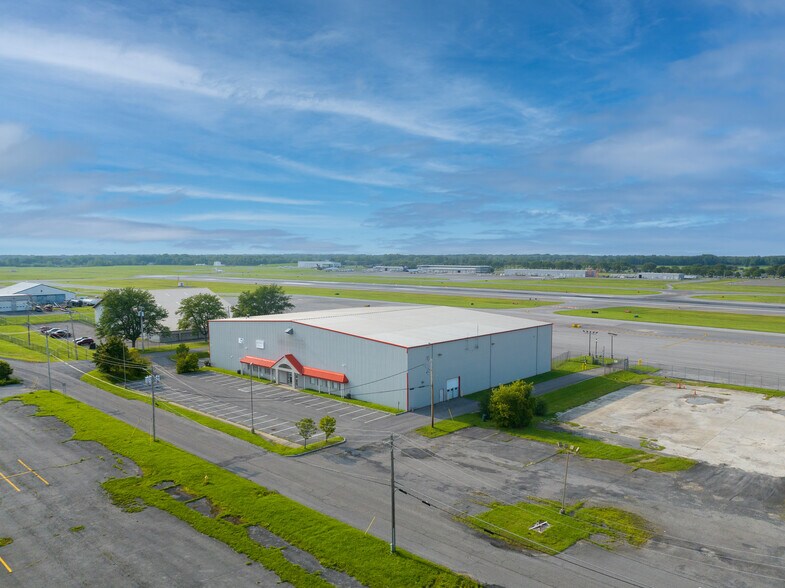More Photos Of 211 Tuskegee Rd, Syracuse Airplane Hangar For Lease