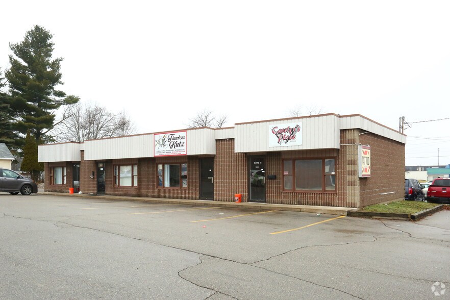 Primary Photo Of 2820 S Cedar St, Lansing Storefront For Lease
