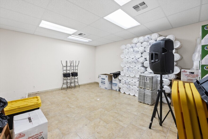 More Photos Of 205 E 18th St, Bakersfield Manufacturing For Sale