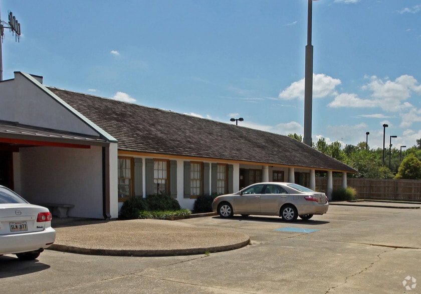 More Photos Of 8146 One Calais Ave, Baton Rouge Office For Lease