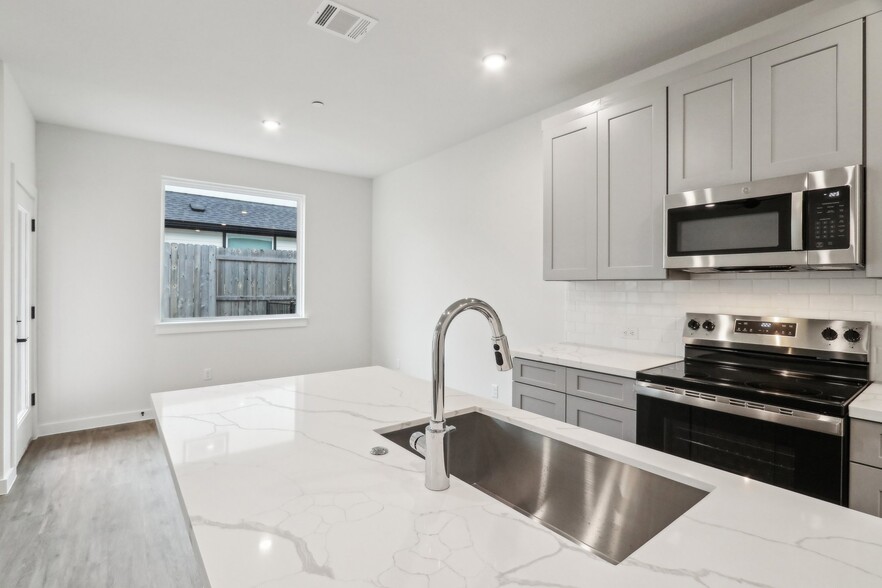 More Photos Of 2600 Gattis School Rd, Round Rock Multifamily For Sale