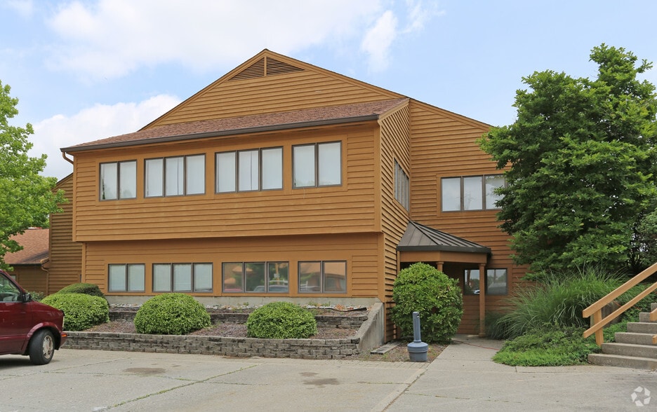 More Photos Of 1010 Ohio Pike, Cincinnati Medical For Lease