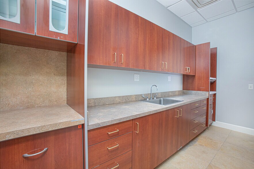 More Photos Of 6996 Piazza Grande Ave, Orlando Office For Lease