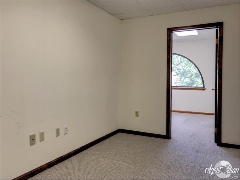More Photos Of 838 Walker Sq, Dover Office For Sale
