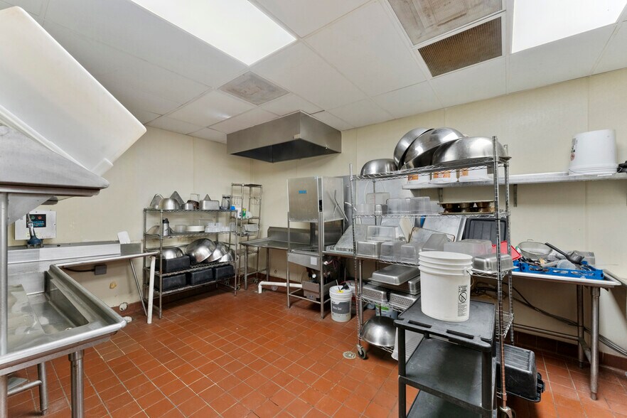 More Photos Of 7373 Comfort Inn Dr, Warrenton General Retail For Sale