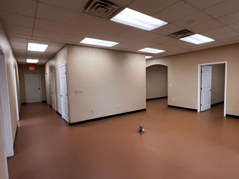 More Photos Of 1010 S Meadow Ave, Odessa Warehouse For Sale