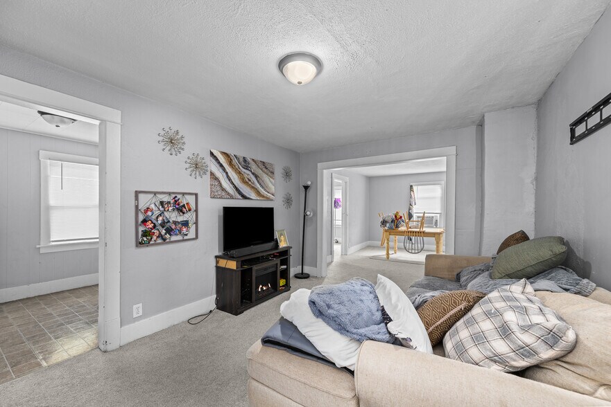 More Photos Of 2734 Bridge Ave, Davenport Multifamily For Sale