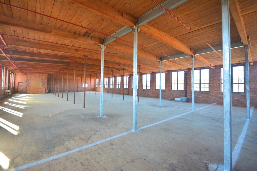 More Photos Of 1 Factory Sq, Southington Industrial For Lease