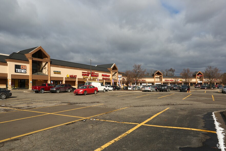 More Photos Of 7990-8000 W Outer Dr, Detroit Freestanding For Lease