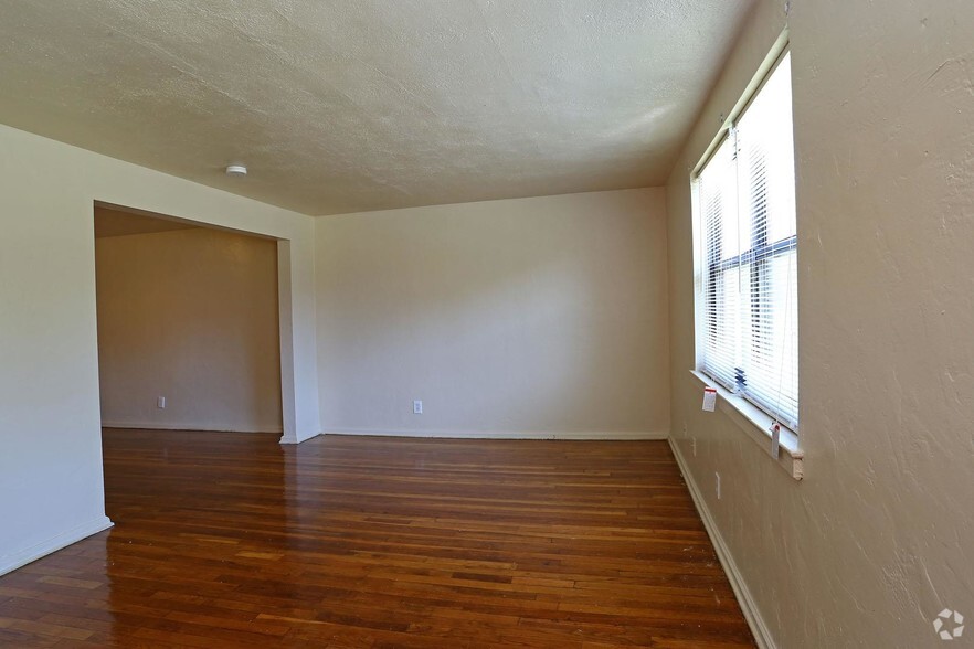 More Photos Of 35 Woodland Dr, Hartford Apartments For Sale