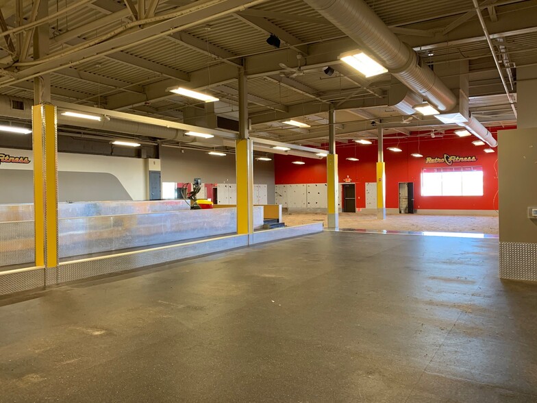 More Photos Of 122 Mill Rd, Oaks Warehouse For Lease