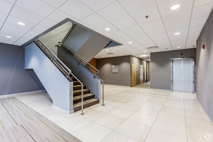 More Photos Of 9500 Koger Blvd N, Saint Petersburg Unknown For Lease