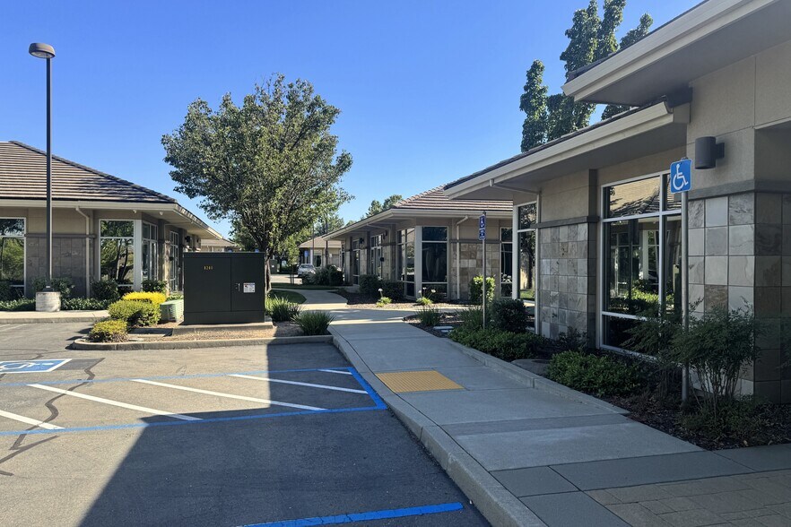 More Photos Of 1418 Blue Oaks Blvd, Roseville Medical For Lease