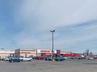 More Photos Of 3237 Boul des Sources, Dollard-des-Ormeaux General Retail For Lease