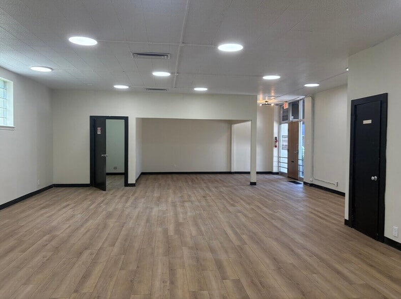 More Photos Of 3611 Main St, Kansas City Office For Lease
