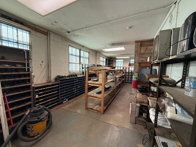 More Photos Of 801 Garasches Ln, Wilmington Warehouse For Sale