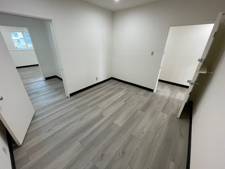 More Photos Of 1811 W Magnolia Blvd, Burbank Office For Lease