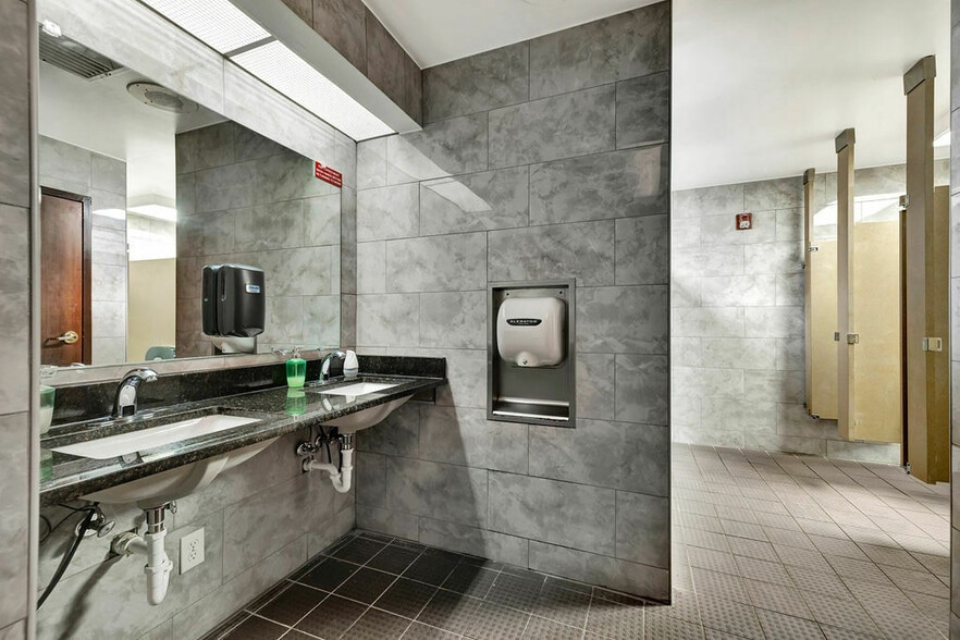 More Photos Of 12090 Mason Montgomery Rd, Cincinnati General Retail For Sale