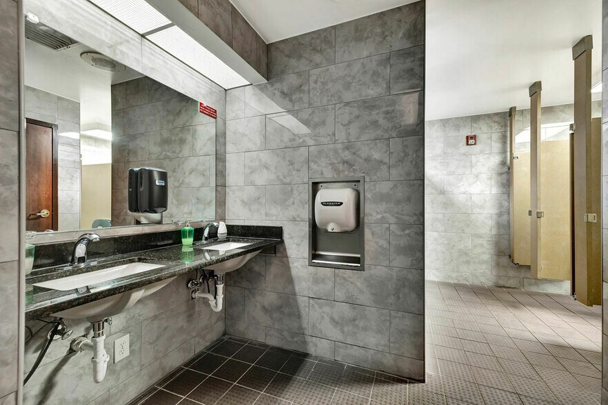 More Photos Of 12090 Mason Montgomery Rd, Cincinnati Restaurant For Lease