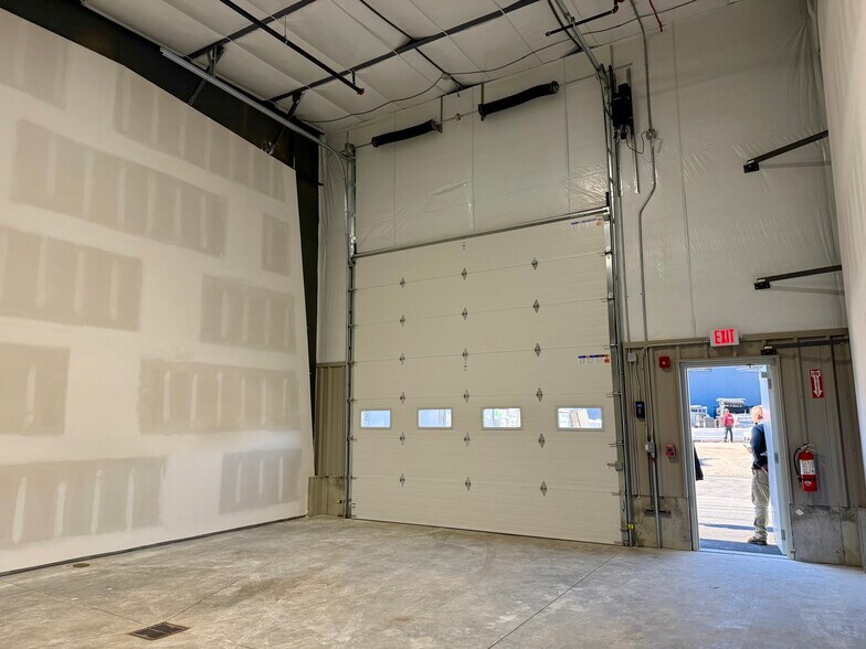 More Photos Of 276 South St, Walpole Warehouse For Lease