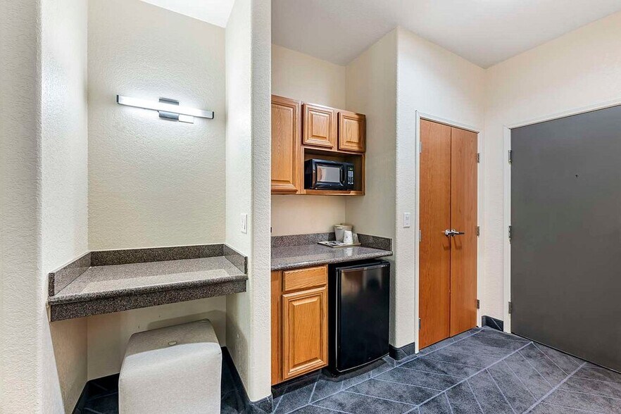 More Photos Of 5310 Englewood Ave, Lubbock Hotel For Sale