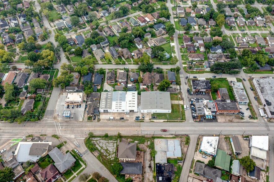 More Photos Of 1406-1420 Telephone Rd, Houston Showroom For Lease