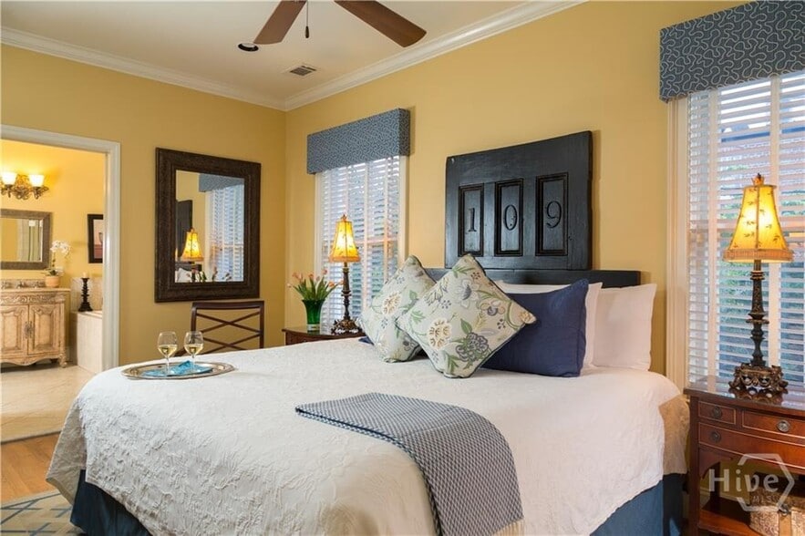 More Photos Of 109 W Liberty St, Savannah Hospitality For Sale