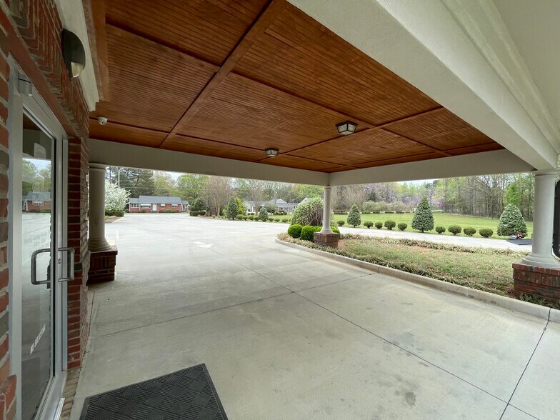 More Photos Of 1611 Flora Ave, Burlington Healthcare For Lease