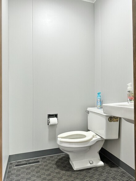 More Photos Of 152 E 8th St, Trenton Office For Sale