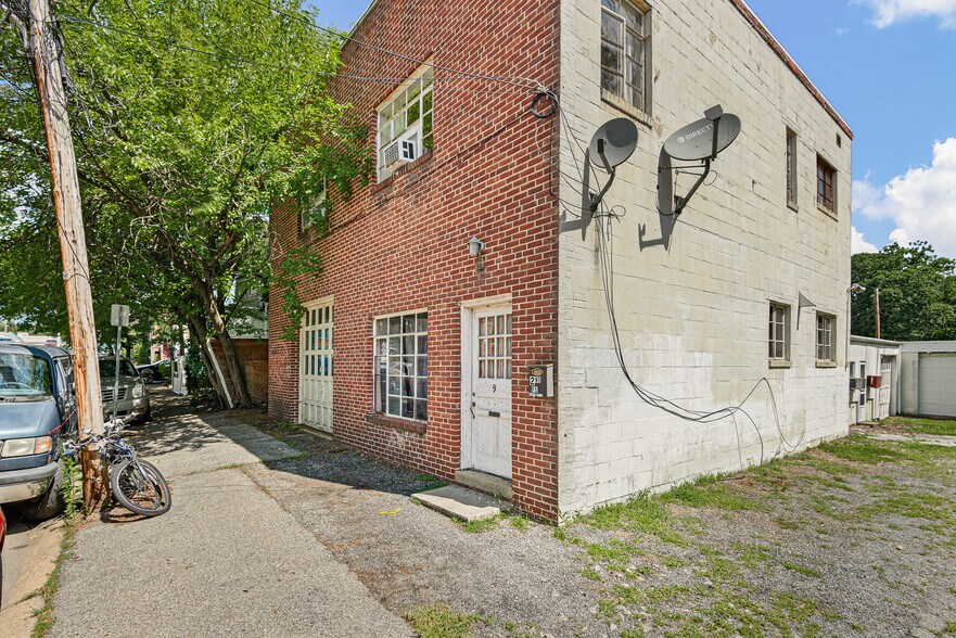 Primary Photo Of 9 E 44th St, Wilmington Office Residential For Sale